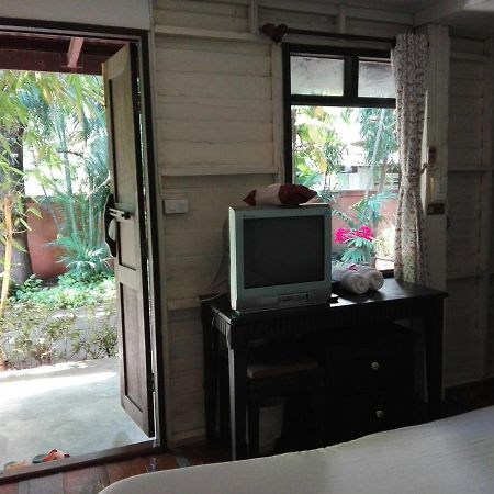 Smile House Guesthouse Chiang Mai Exterior photo