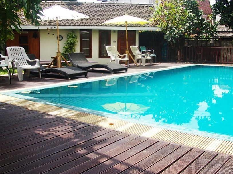 Smile House Guesthouse Chiang Mai Exterior photo